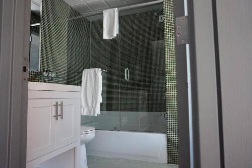 Hotel East Houston, New York