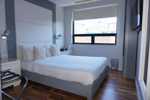 Hotel East Houston, New York