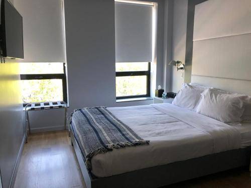 Hotel East Houston, New York